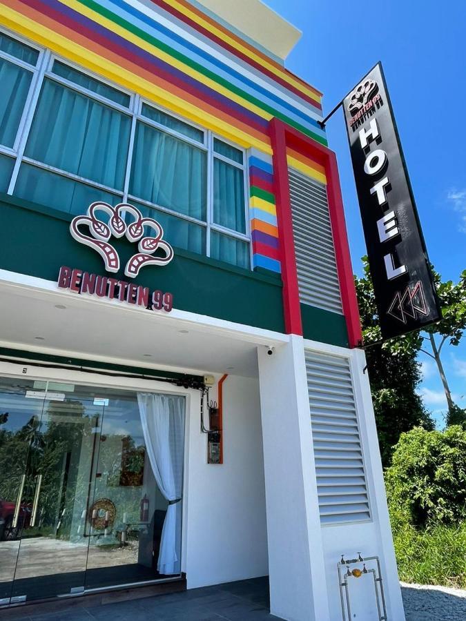 Benutten 99 Hotel Kampong Parit Tengah Экстерьер фото