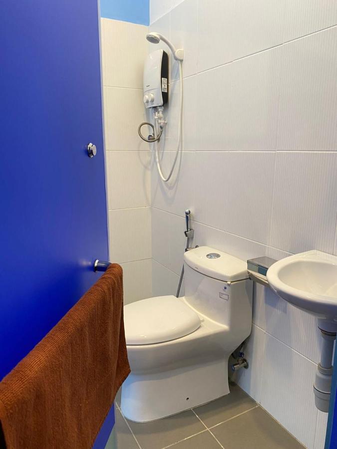 Benutten 99 Hotel Kampong Parit Tengah Экстерьер фото