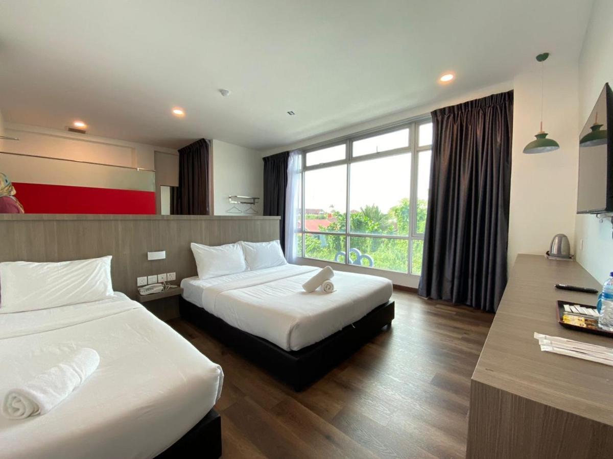 Benutten 99 Hotel Kampong Parit Tengah Экстерьер фото
